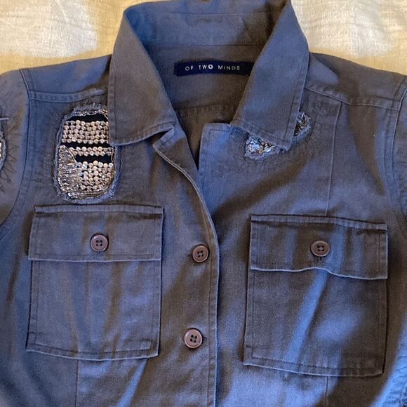 Of Two Minds Gray Cotton Cargo Pocket Utility Shirt Jacket with Sequin Patches. - Picture 1 of 9